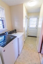 246 Old Stratfield Rd in Fairfield, CT - Building Photo - Building Photo