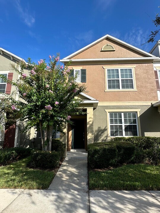 7624 Sutherton Ln in Windermere, FL - Building Photo