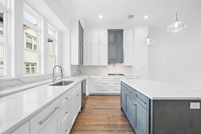 property at 1011 E 28th St