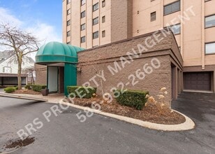 34452 Jefferson Ave in Harrison Township, MI - Building Photo - Building Photo