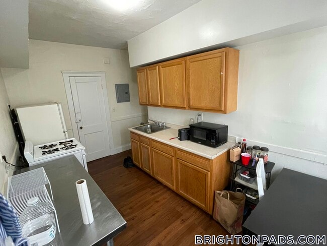 127 Sutherland Rd, Unit m