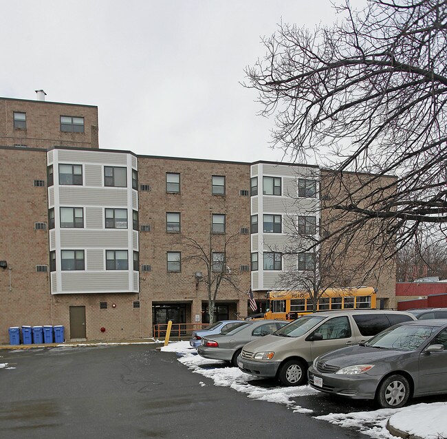 Dorchester Kelly House in Boston, MA - Foto de edificio - Building Photo