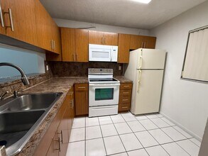 3396 Foxcroft Rd in Miramar, FL - Building Photo - Building Photo