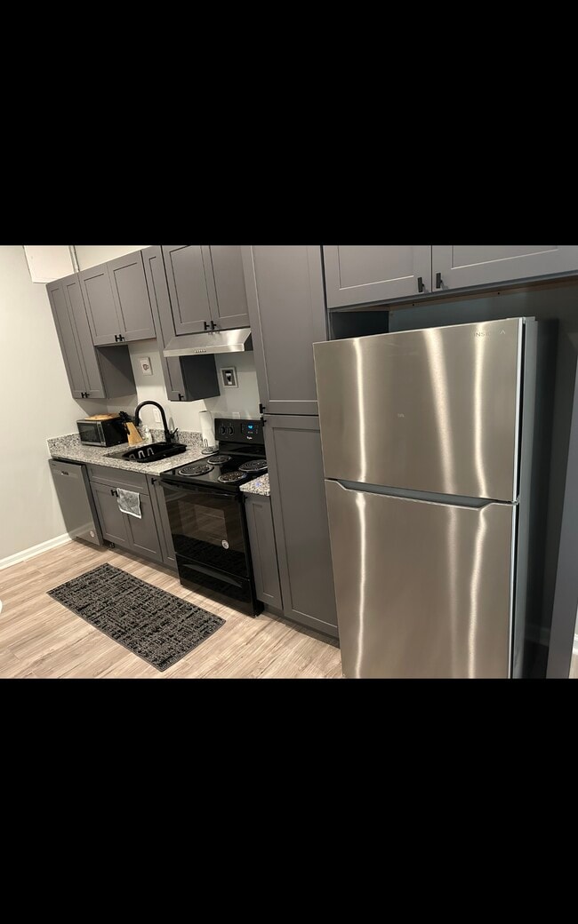 property at 1529 Oakview Rd