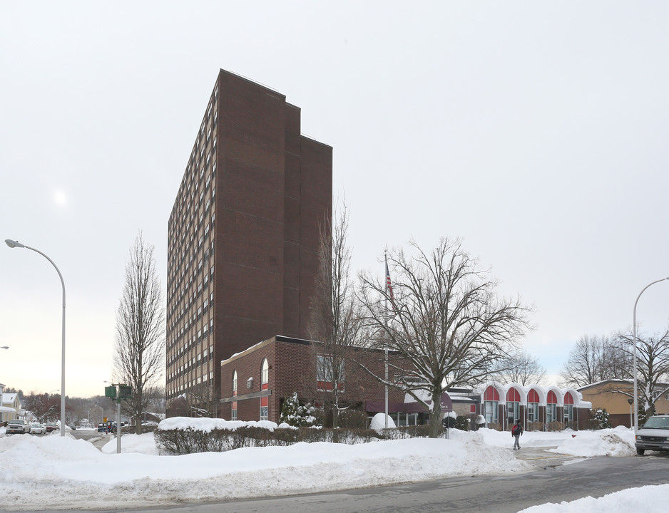 New Amsterdam and Stratton Apartments in Amsterdam, NY - Building Photo