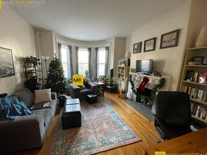 1487 Beacon St in Brookline, MA - Foto de edificio - Building Photo