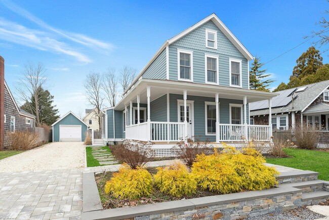 237 6th St in Greenport, NY - Building Photo - Building Photo