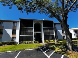 8205 SUN SPRING Cir in Orlando, FL - Building Photo
