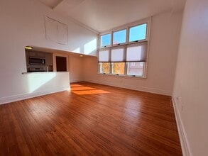 1 E King St E in York, PA - Building Photo - Building Photo