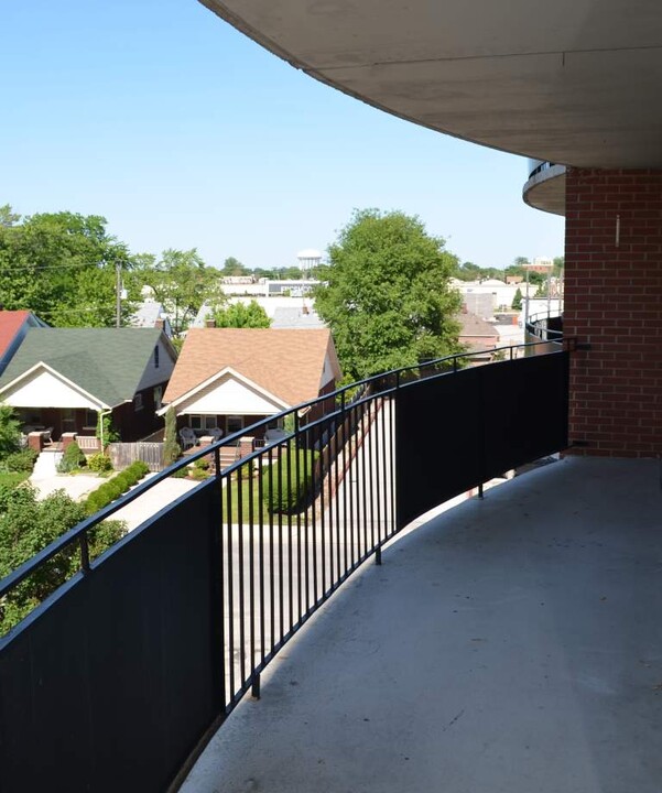 Park View Tower Apartments in Windsor, ON - Building Photo