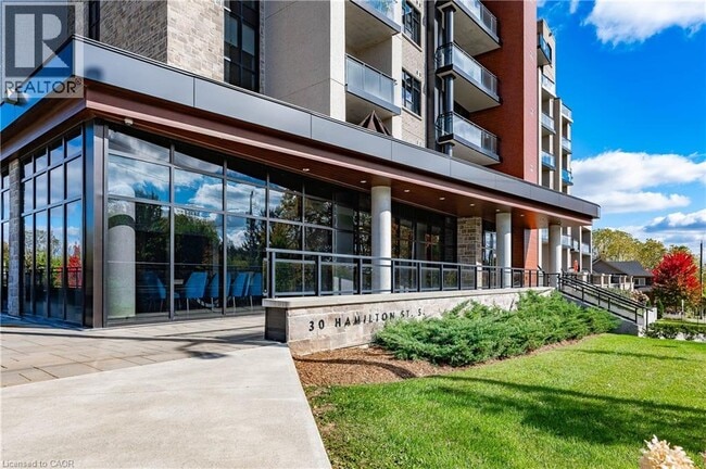 30 Hamilton St S in Waterdown, ON - Building Photo - Building Photo