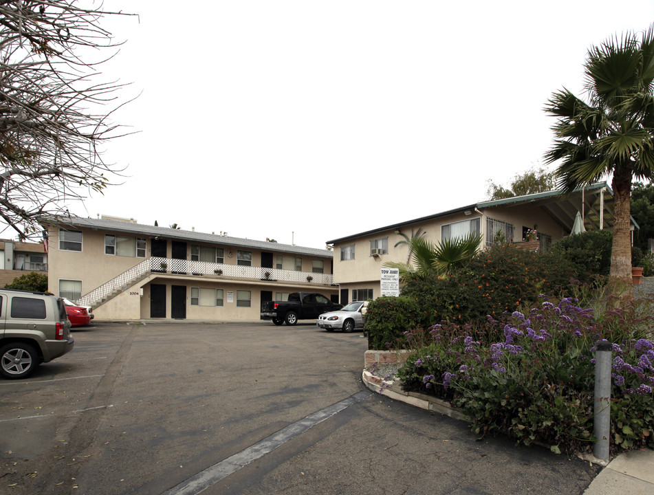 West Palms Apartments in San Diego, CA - Building Photo