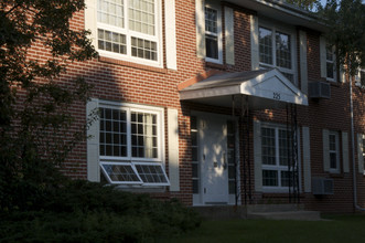 225 Nautilus Dr in Madison, WI - Foto de edificio - Building Photo