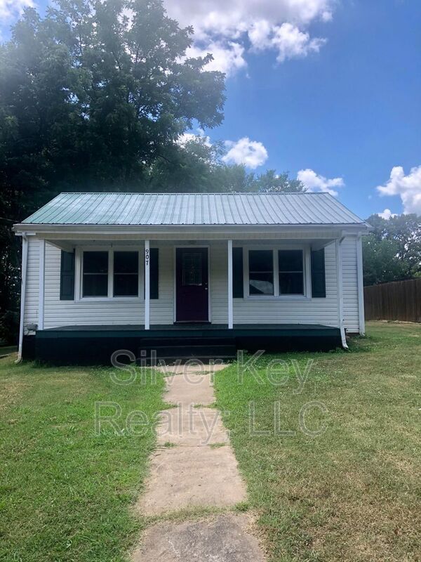 property at 907 Morris St