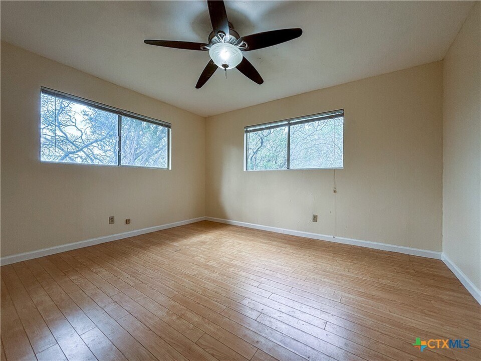 571 Firefly Dr in Canyon Lake, TX - Building Photo