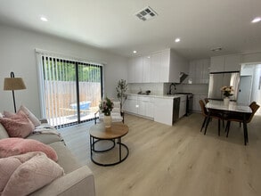 1922 11th St, Unit 2B2B in Santa Monica, CA - Foto de edificio - Building Photo