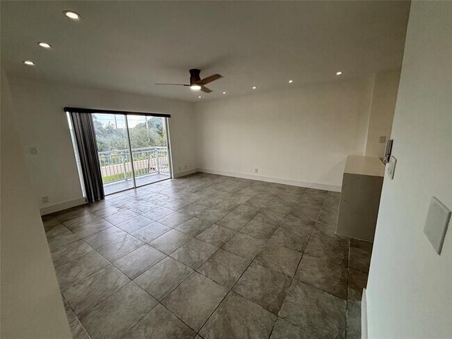 505 S Pine Island Rd in Plantation, FL - Building Photo - Building Photo