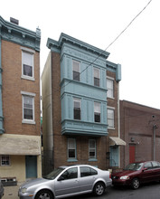 823 Christian St in Philadelphia, PA - Foto de edificio - Building Photo