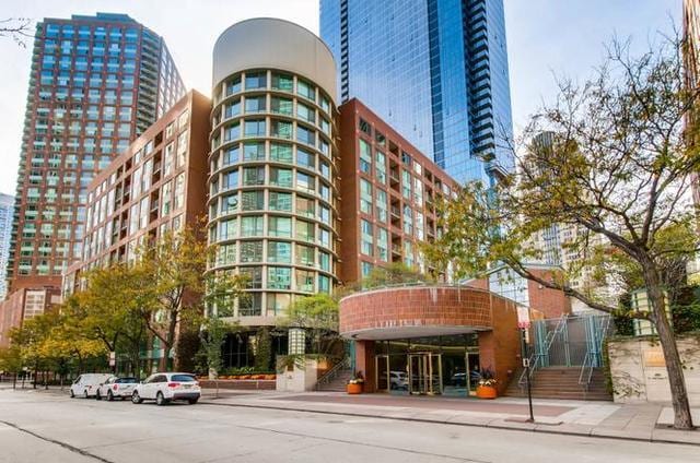 property at 440 N McClurg Ct