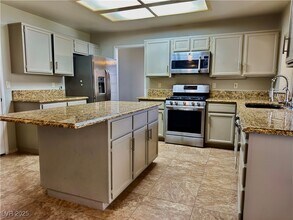 1635 White Dr in Las Vegas, NV - Building Photo - Building Photo