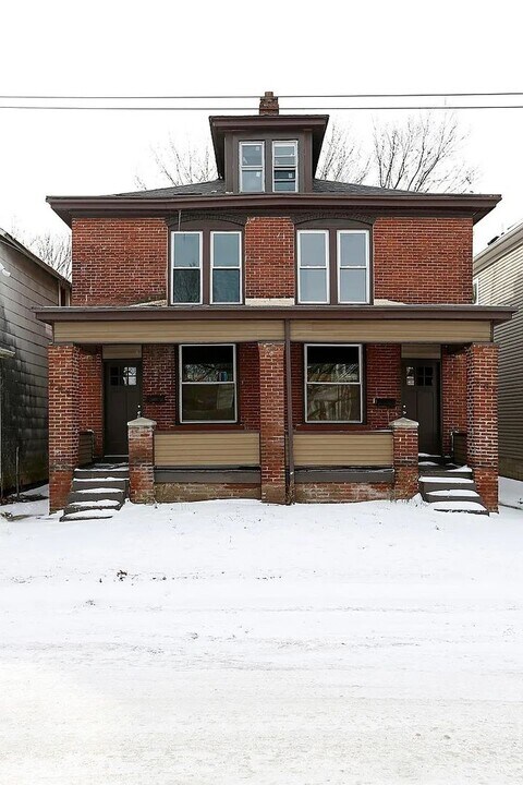 687-689-689 E Columbus St in Columbus, OH - Building Photo