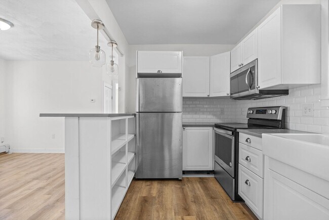 300 Marginal St in Boston, MA - Building Photo - Building Photo