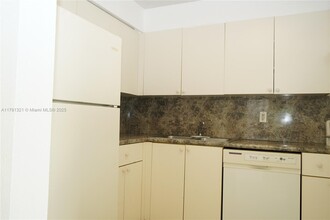 4215 N University Dr in Sunrise, FL - Building Photo - Building Photo