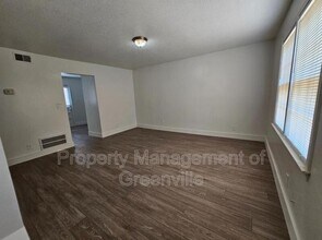 220 Piney Mountain Rd in Greenville, SC - Building Photo - Building Photo