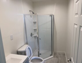 19339 Vanowen St in Reseda, CA - Foto de edificio - Building Photo