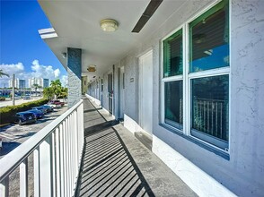 2225 NE 123rd St in North Miami, FL - Building Photo - Building Photo