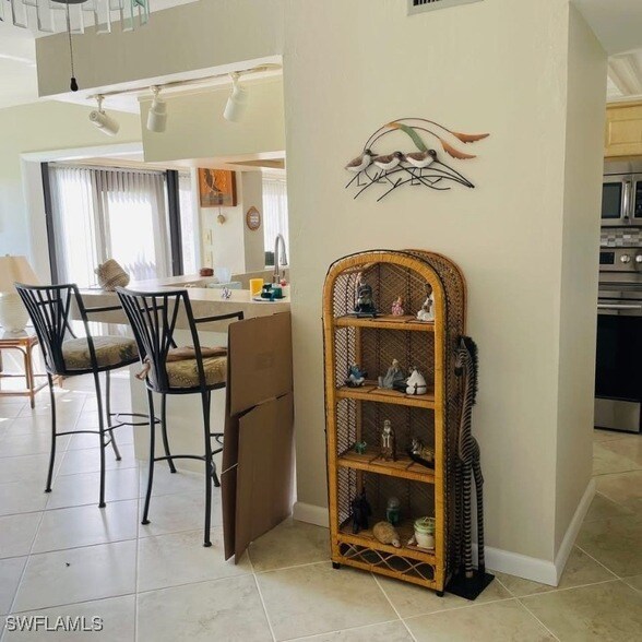 5790 Trailwinds Dr, Unit 114 in Ft. Myers, FL - Building Photo - Building Photo