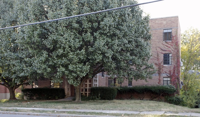 6722 Montgomery Rd in Cincinnati, OH - Foto de edificio - Building Photo