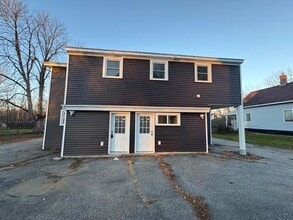 35 Grant St in South Berwick, ME - Foto de edificio - Building Photo