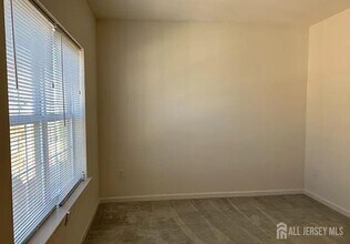 542 E Celebration Way in South Plainfield, NJ - Building Photo - Building Photo