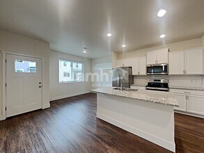 33030 Lookout Ln in Black Diamond, WA - Building Photo - Building Photo