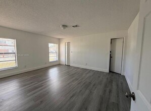 2817 NW 8th St in Fort Lauderdale, FL - Building Photo - Building Photo