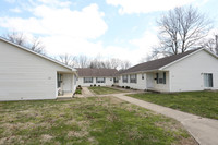 Monroe Street Apartments in Lebanon, IL - Foto de edificio - Building Photo