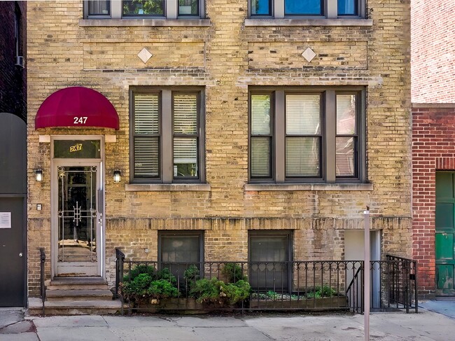 247 Montgomery St in Jersey City, NJ - Building Photo - Building Photo