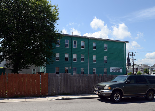 162 Sawyer St in New Bedford, MA - Foto de edificio - Building Photo