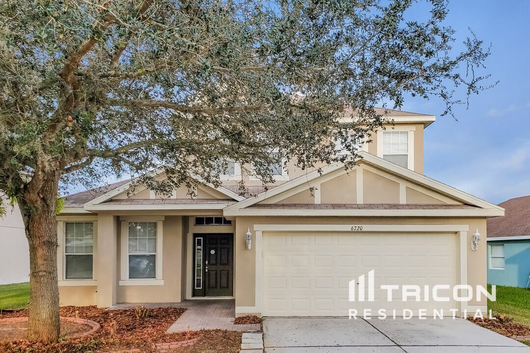 6720 Guilford Crest Dr in Apollo Beach, FL - Building Photo