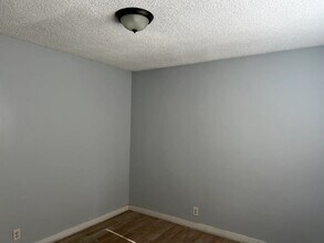 9318 Victoria Ave in South Gate, CA - Foto de edificio - Building Photo