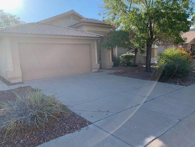 property at 131 N Del Pueblo Pl