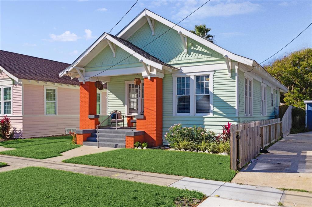 2411 37th St in Galveston, TX - Building Photo