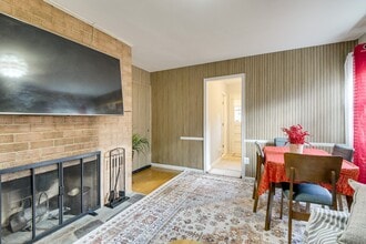 12401 La Plata St in Silver Spring, MD - Foto de edificio - Building Photo