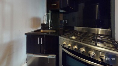 724 10th Ave in New York, NY - Building Photo - Building Photo
