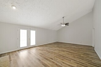 12423 Olympia Dr in Houston, TX - Building Photo - Building Photo