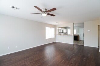 15843 W Woodlands Ave in Goodyear, AZ - Foto de edificio - Building Photo