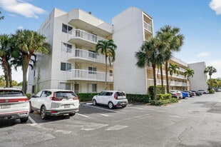 3146 Via Poinciana in Greenacres, FL - Building Photo