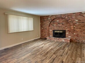 4886 Hubbard in Troy, MI - Building Photo - Building Photo