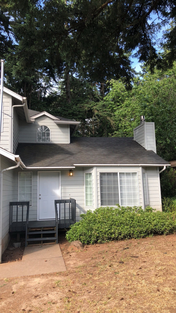 1960 Matthews Loop S in Salem, OR - Building Photo - Building Photo